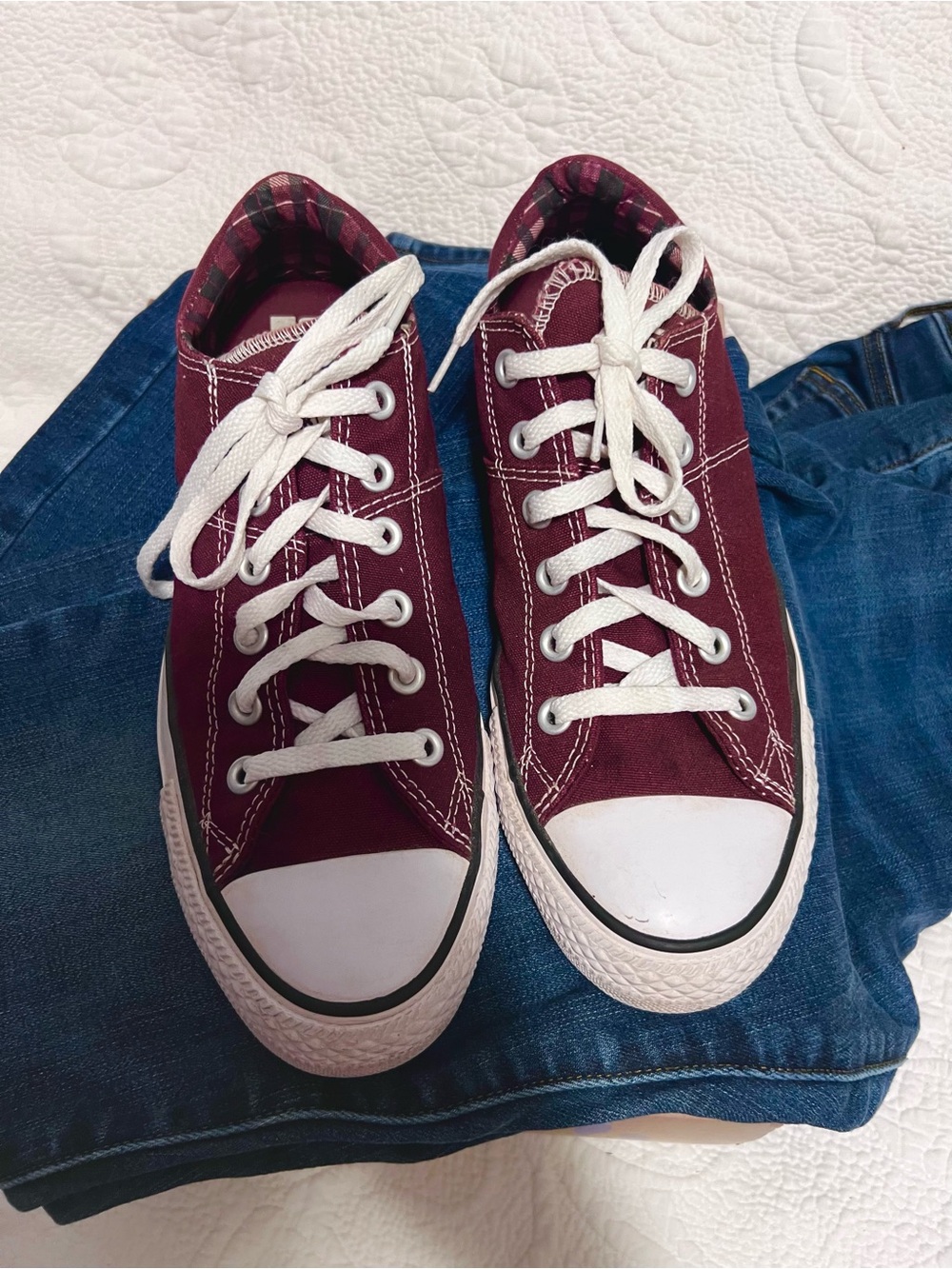 Converse Low Top Sneakers Burgundy with White